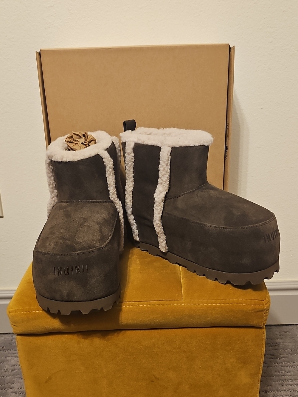 ●●INUIKII SHERPA LINED SUEDE PLATFORM BOOTS NIB SIZE EU39/US8.5-9●●